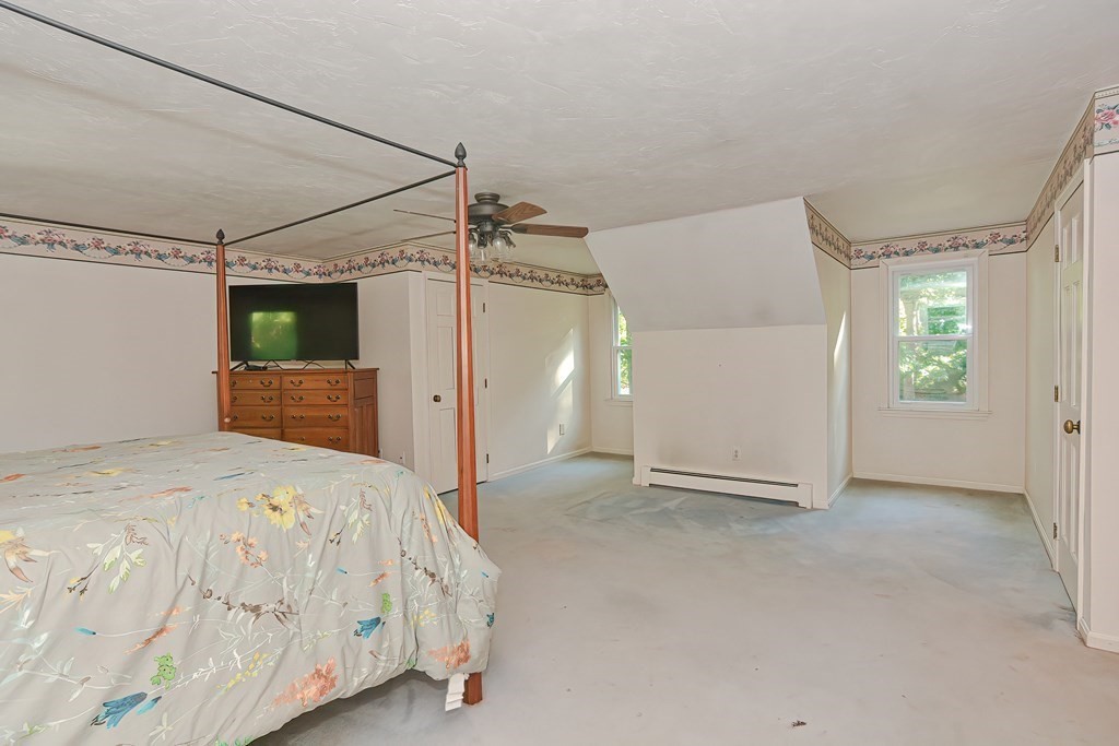 Wrentham, Massachusetts 02093, United States, 4 Bedrooms Bedrooms, ,3 BathroomsBathrooms,Residential,Active,242513