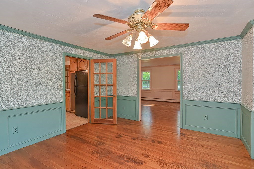 Wrentham, Massachusetts 02093, United States, 4 Bedrooms Bedrooms, ,3 BathroomsBathrooms,Residential,Active,242513