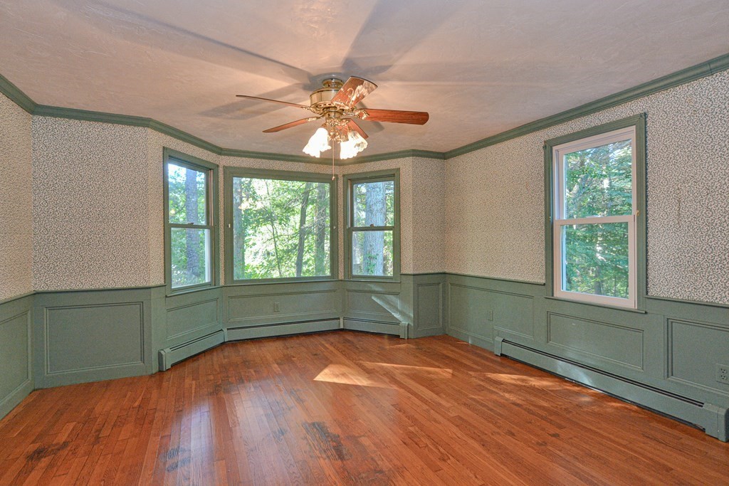 Wrentham, Massachusetts 02093, United States, 4 Bedrooms Bedrooms, ,3 BathroomsBathrooms,Residential,Active,242513