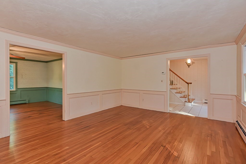 Wrentham, Massachusetts 02093, United States, 4 Bedrooms Bedrooms, ,3 BathroomsBathrooms,Residential,Active,242513