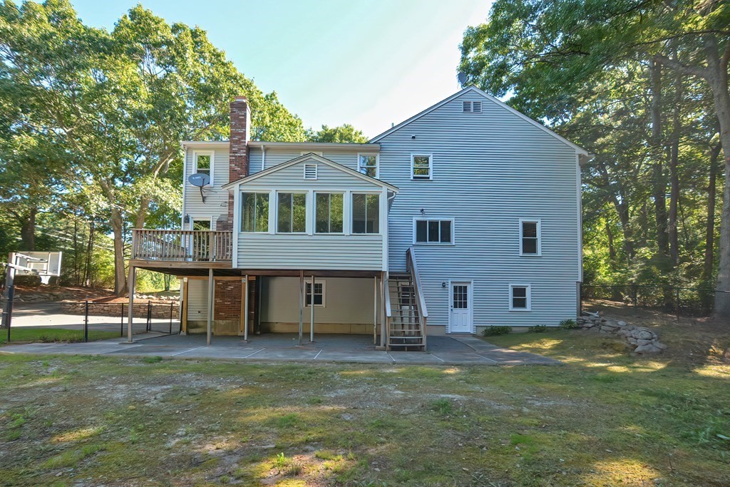 Wrentham, Massachusetts 02093, United States, 4 Bedrooms Bedrooms, ,3 BathroomsBathrooms,Residential,Active,242513