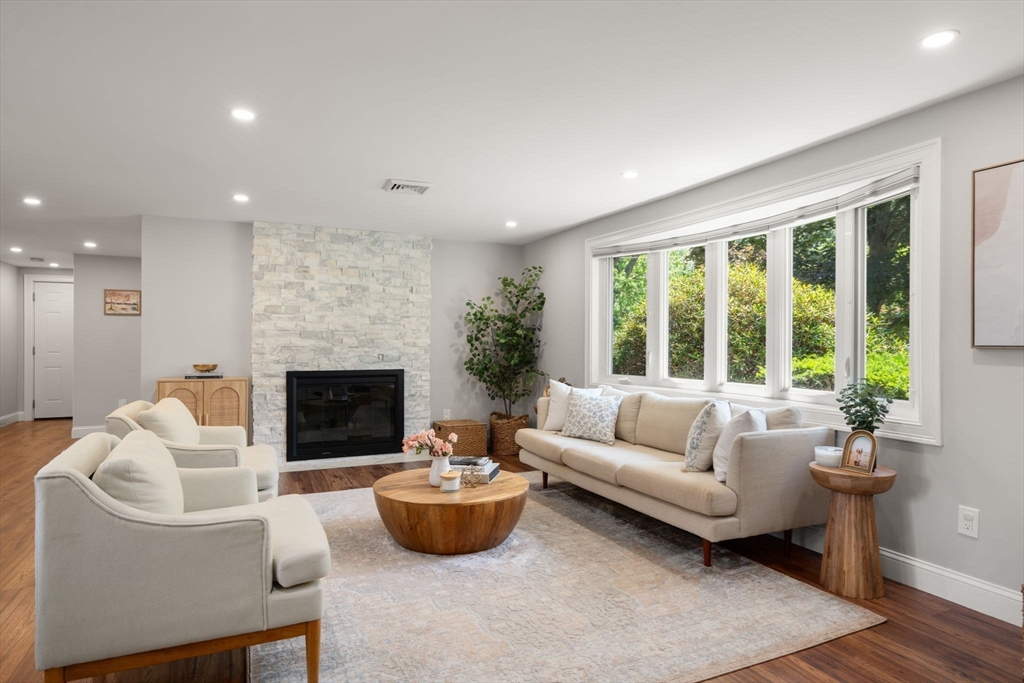 10 Brookdale Rd