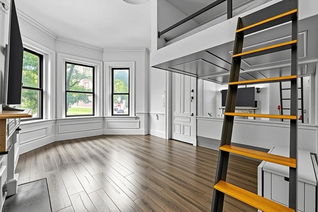 364 Marlborough St 1, Boston MA 02116