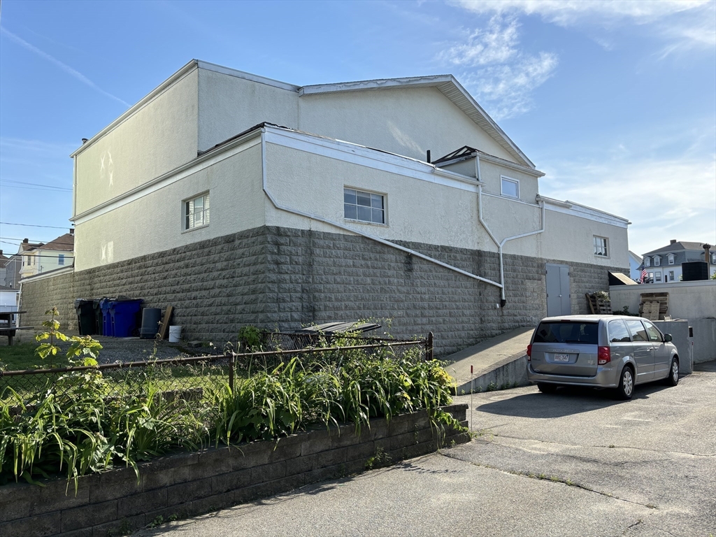 786 Plymouth Ave
