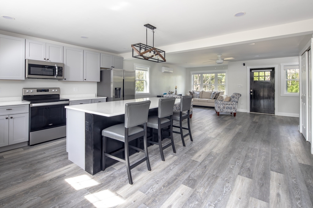 296 Huttleston Ave 296