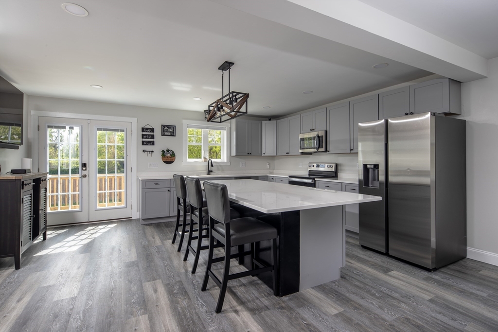 296 Huttleston Ave 296