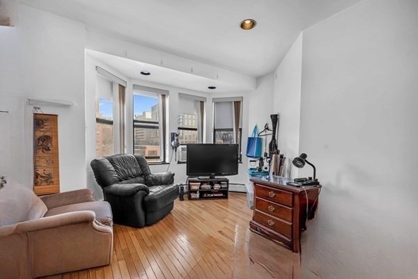 77 E Berkeley St 4
