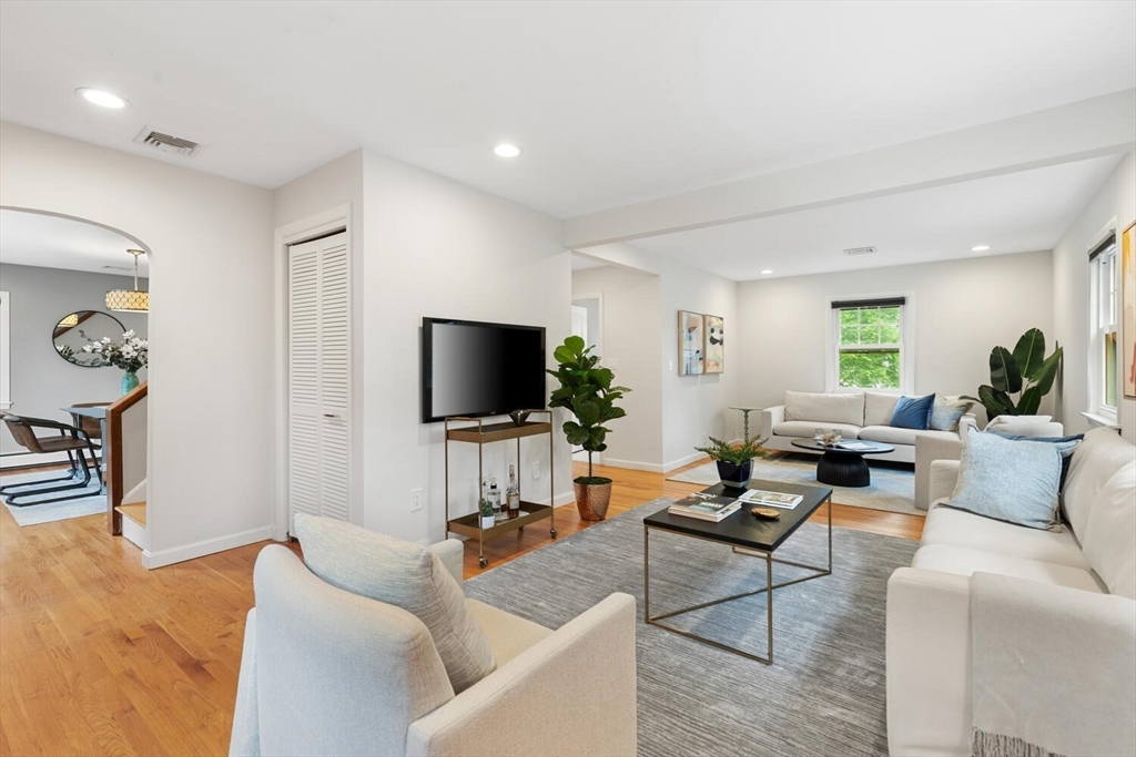 11 Williams St
