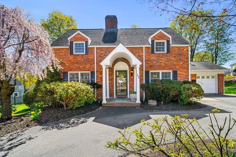 Photo of 346 Albion St, Wakefield, MA 01880 (MLS # 73510745)