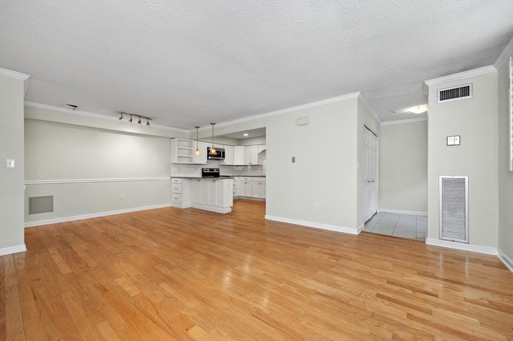 106 13th St 105
