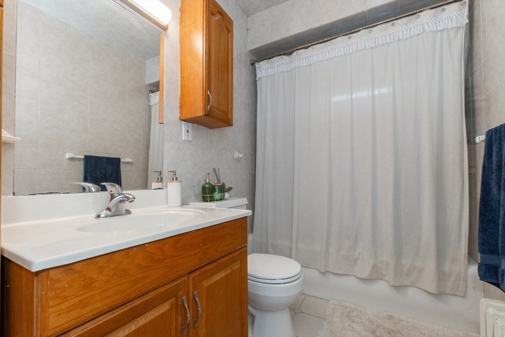 Belmont, Massachusetts 02478, United States, 2 Bedrooms Bedrooms, ,1 BathroomBathrooms,Residential,Active,249542