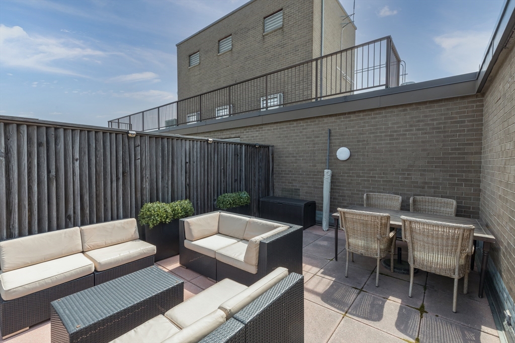 33 Pond Ave PH1208