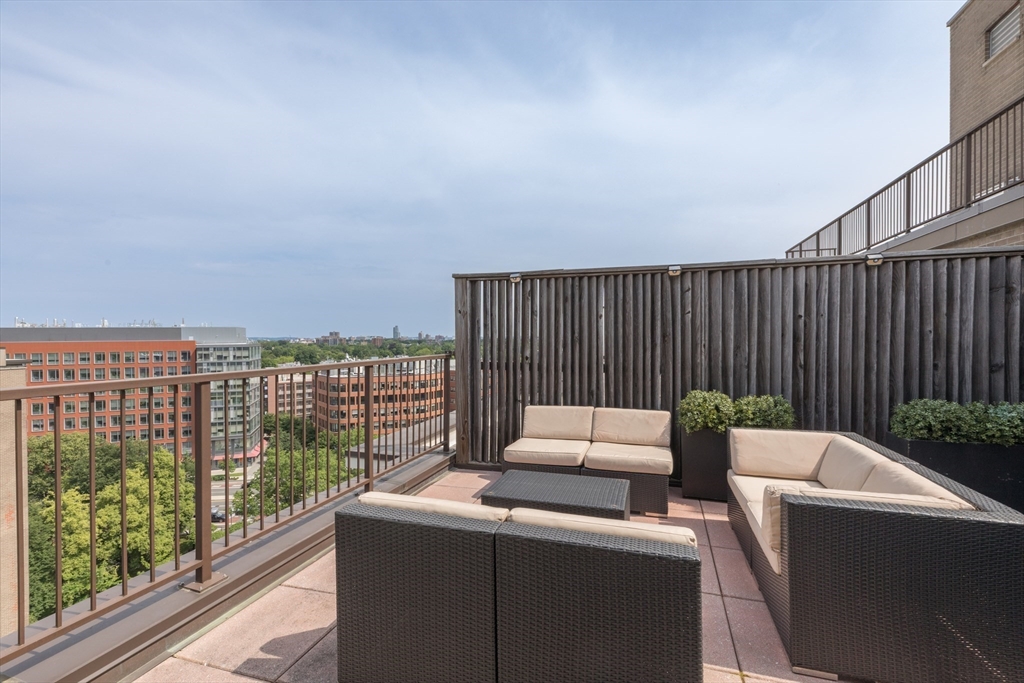 33 Pond Ave PH1208