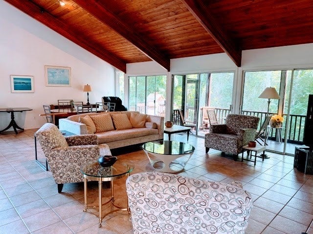 3 Nonquitt Ave, Dartmouth, MA Photo #15