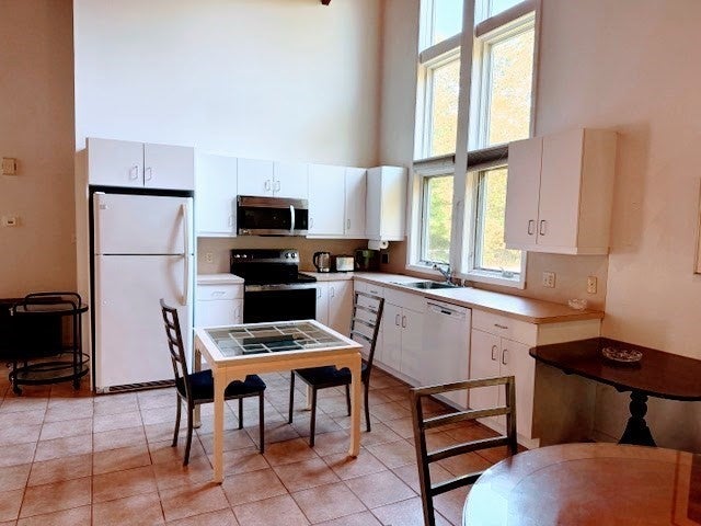 3 Nonquitt Ave, Dartmouth, MA Photo #14
