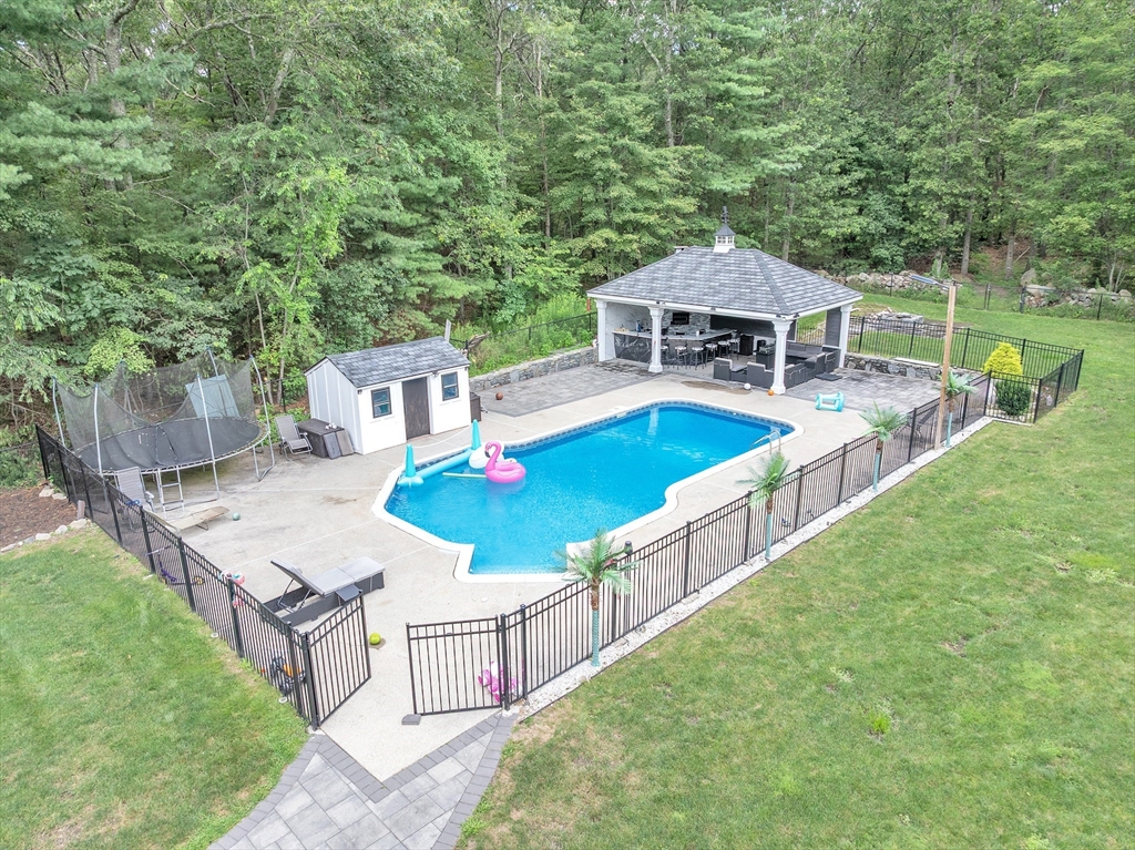8 Pine Needle Rd