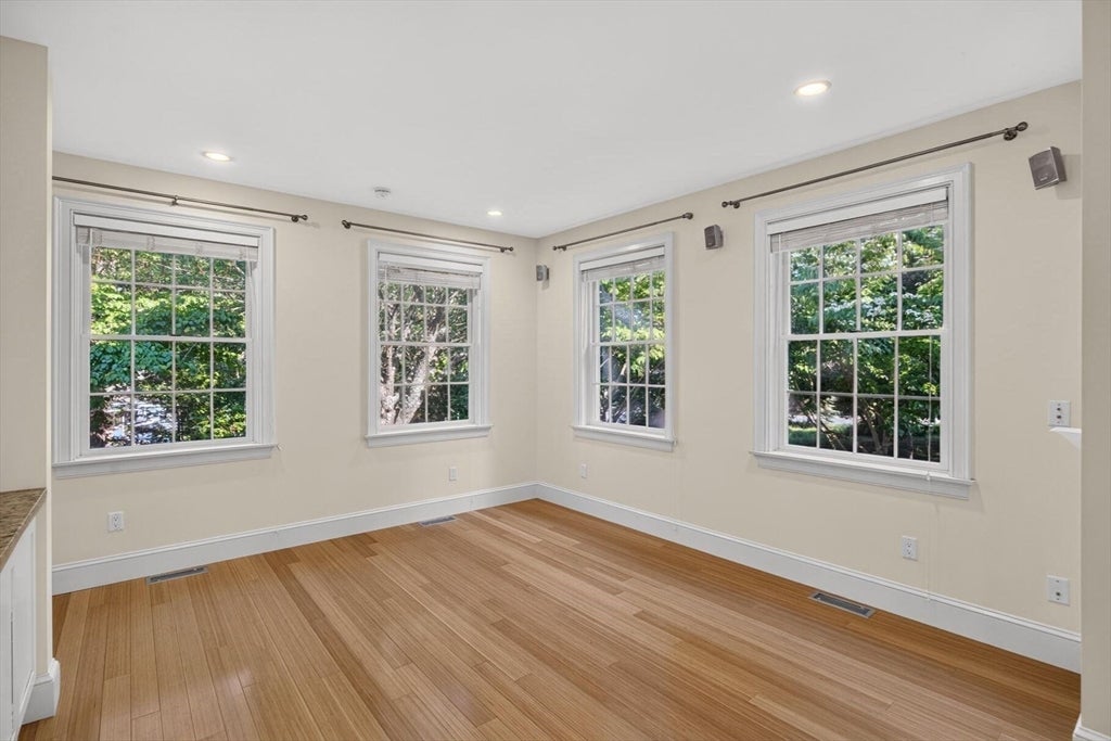 3 Baywood Dr