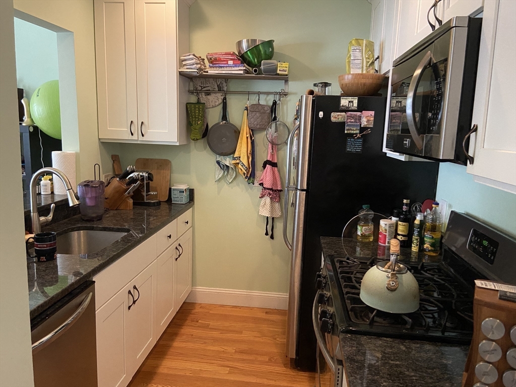 Somerville, Massachusetts 02145, United States, 2 Bedrooms Bedrooms, ,1 BathroomBathrooms,Residential,Active,166884