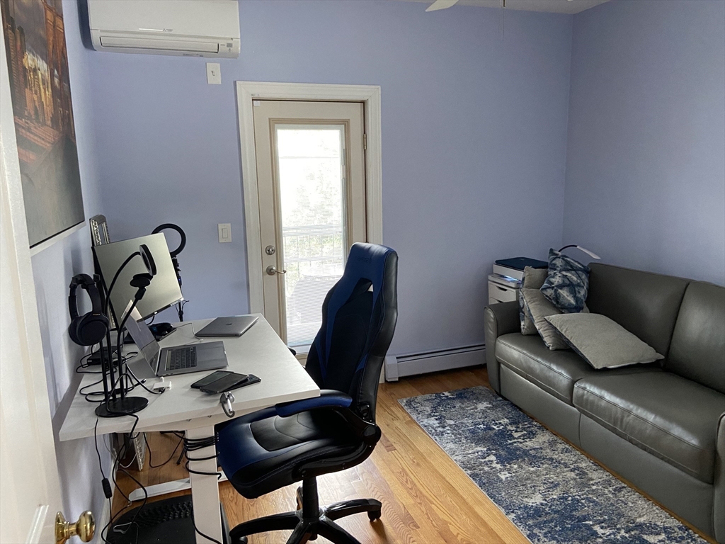 Somerville, Massachusetts 02145, United States, 2 Bedrooms Bedrooms, ,1 BathroomBathrooms,Residential,Active,166884