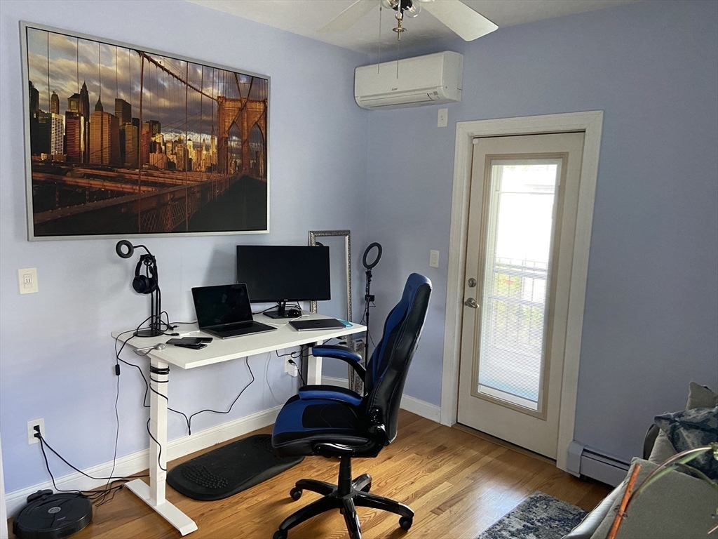 Somerville, Massachusetts 02145, United States, 2 Bedrooms Bedrooms, ,1 BathroomBathrooms,Residential,Active,166884