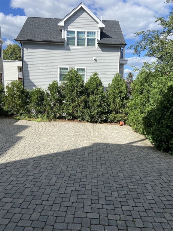 Somerville, Massachusetts 02145, United States, 2 Bedrooms Bedrooms, ,1 BathroomBathrooms,Residential,Active,166884