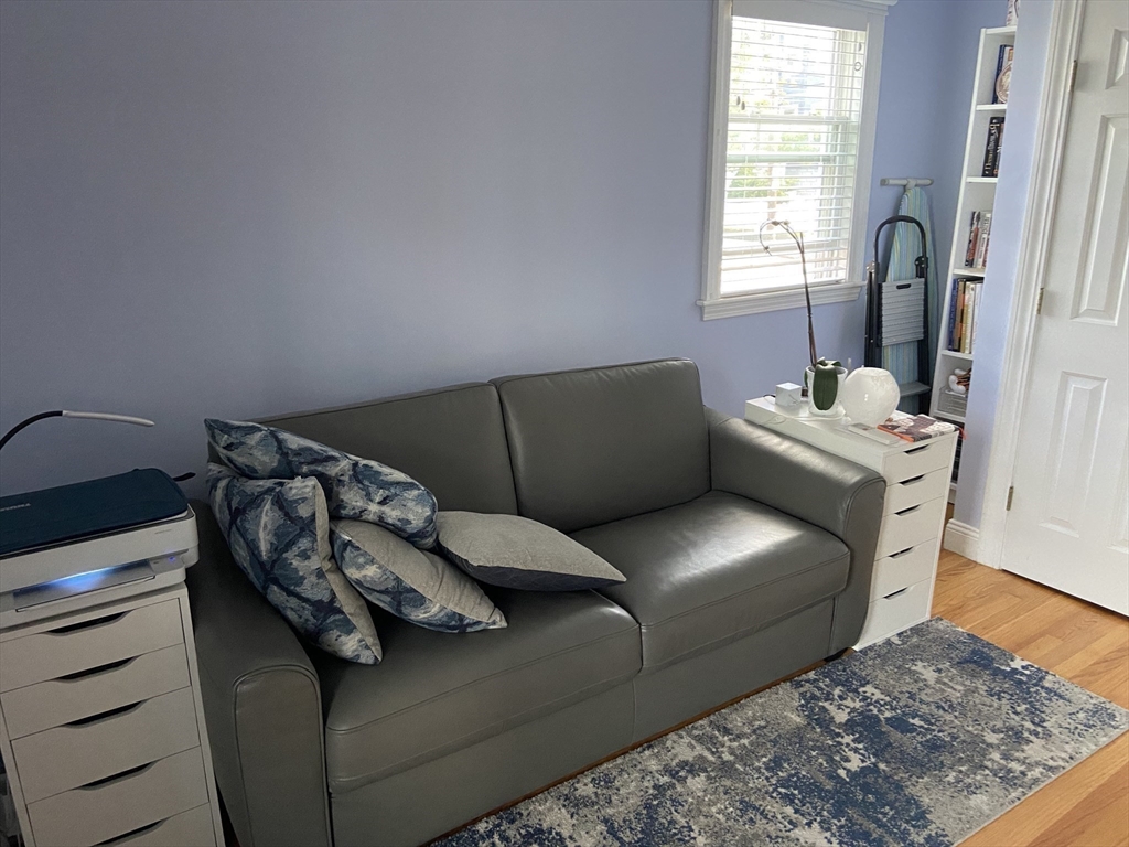 Somerville, Massachusetts 02145, United States, 2 Bedrooms Bedrooms, ,1 BathroomBathrooms,Residential,Active,166884