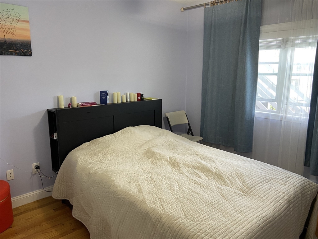 Somerville, Massachusetts 02145, United States, 2 Bedrooms Bedrooms, ,1 BathroomBathrooms,Residential,Active,166884