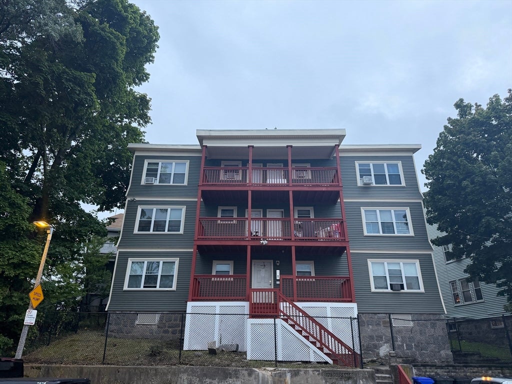 125 Rosseter St