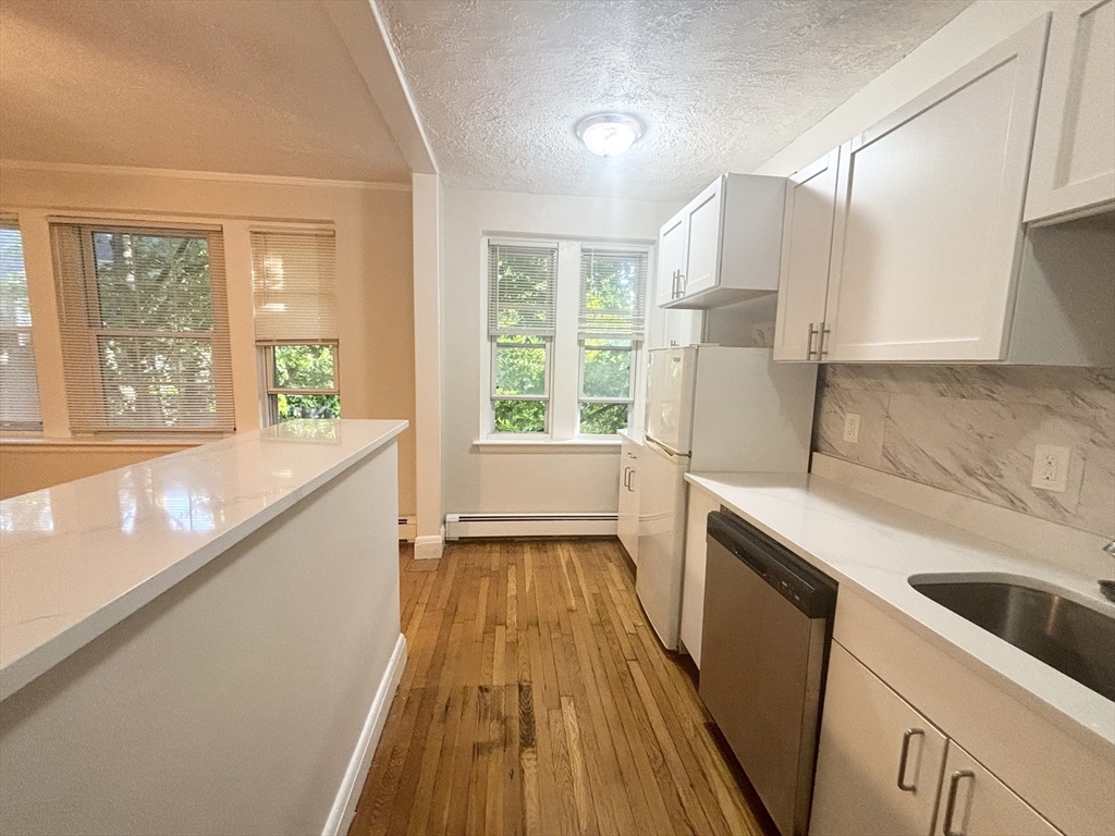 Click for 15 Ives Street #25, Beverly, MA slideshow Click for 15 Ives Street #25, Beverly, MA slideshow