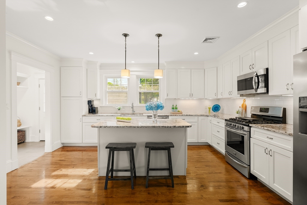 45 Hillside AVE #2, Arlington, MA Photo #11