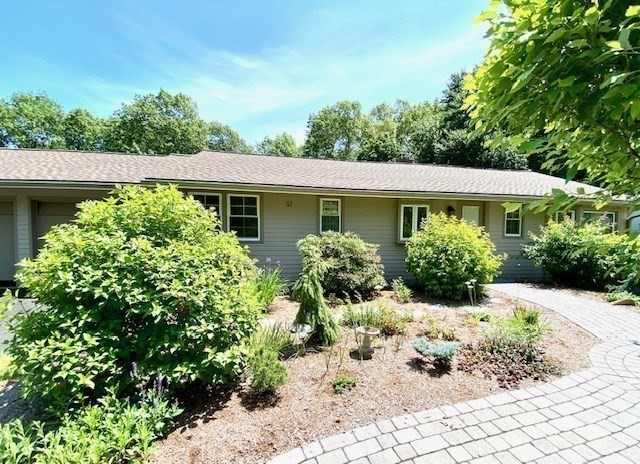 57 Surrey Ln