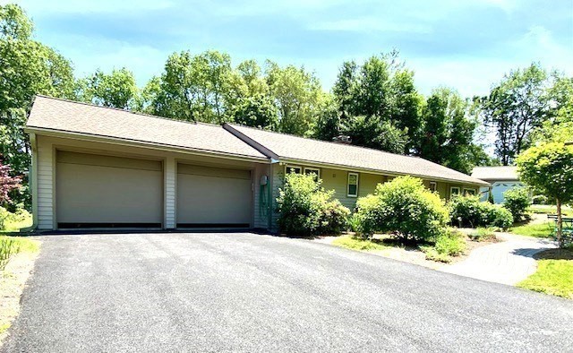 57 Surrey Ln
