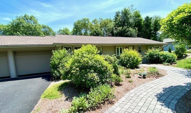 57 Surrey Ln