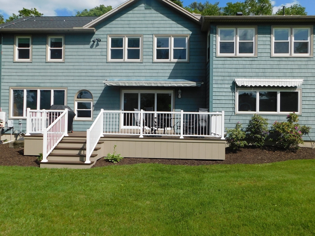 593 Lakeway Dr