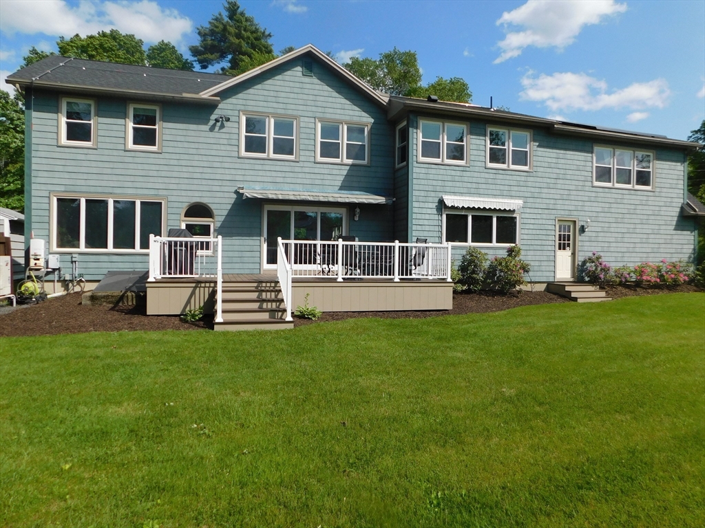 593 Lakeway Dr