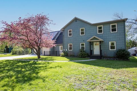 593 Lakeway Dr Pittsfield MA 01201