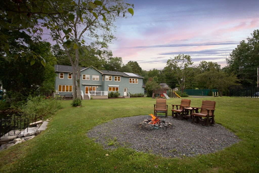 593 Lakeway Dr