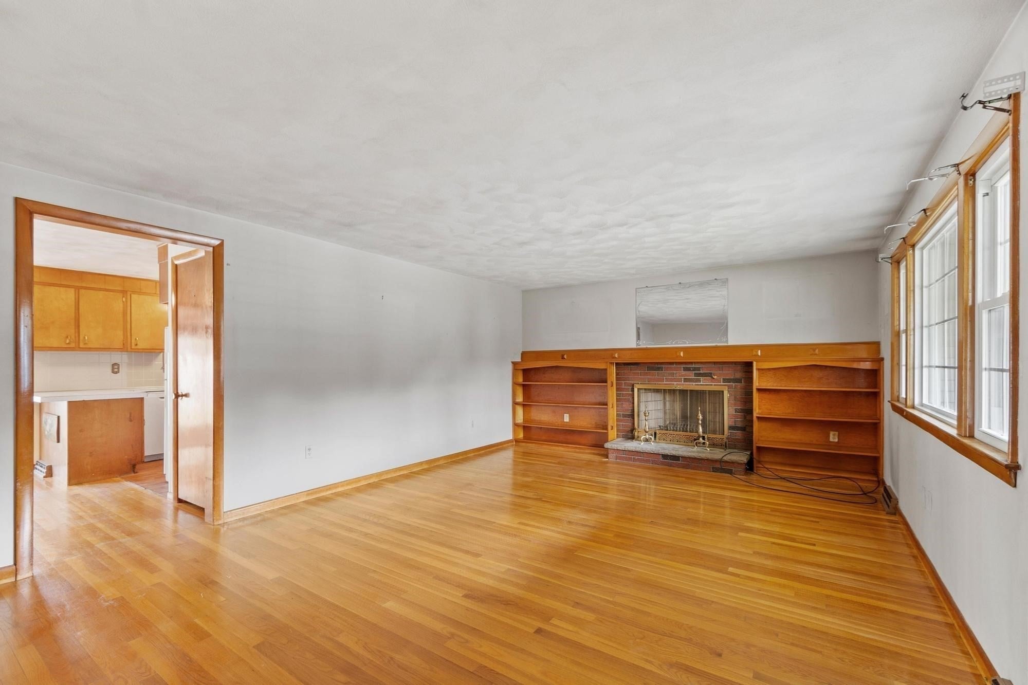 6 Fuller Dr