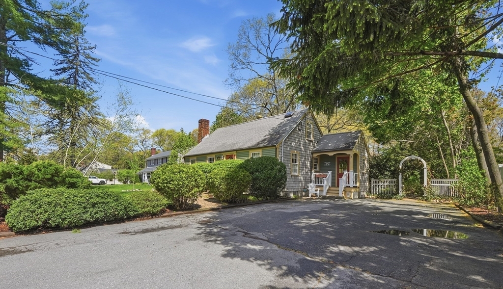 305 Hanover St