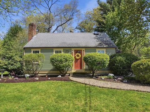 Photo of 305 Hanover St, Hanover, MA 02339 (MLS # 73515024)