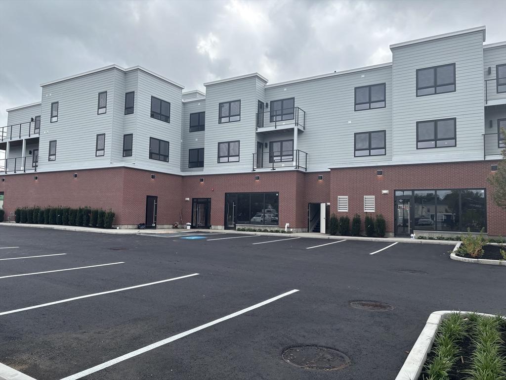 1391 Main Street 208