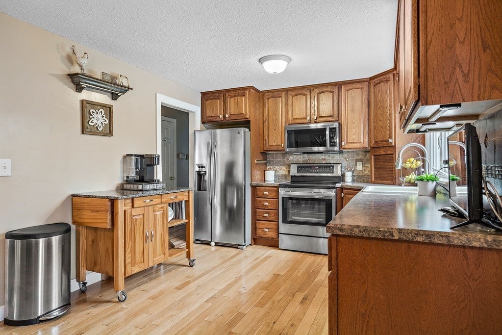 34 Ron Cir, Taunton, MA, 34 Ron Cir, Taunton, MA Photo #4