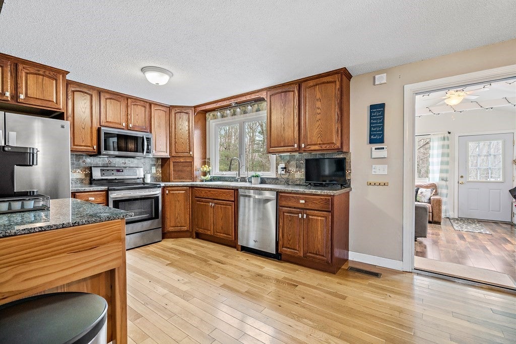 34 Ron Cir, Taunton, MA, 34 Ron Cir, Taunton, MA Photo #6