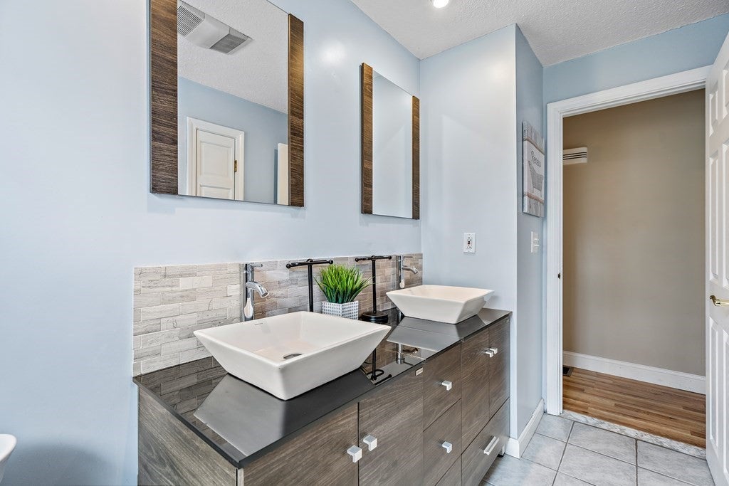 34 Ron Cir, Taunton, MA, 34 Ron Cir, Taunton, MA Photo #7