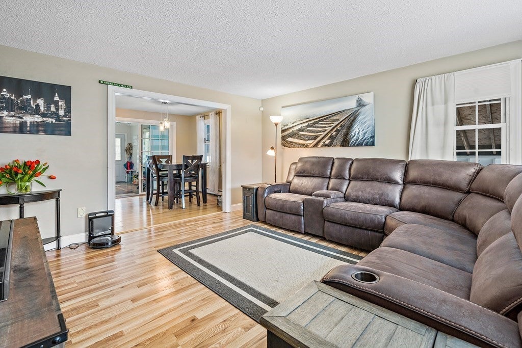 34 Ron Cir, Taunton, MA, 34 Ron Cir, Taunton, MA Photo #2