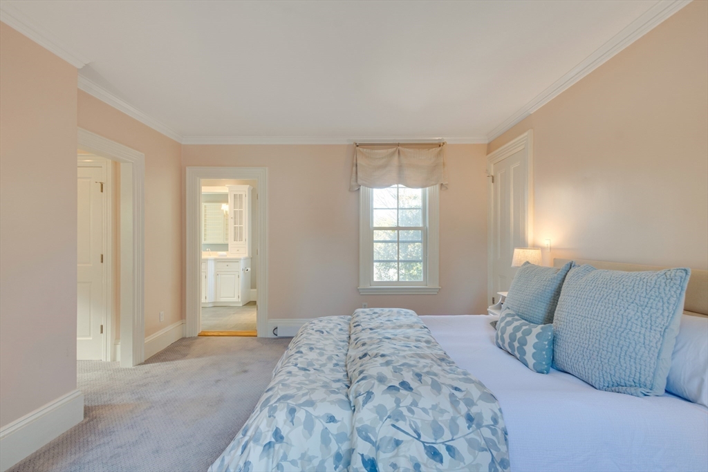 Medfield, Massachusetts 02052, United States, 5 Bedrooms Bedrooms, ,3 BathroomsBathrooms,Residential,Pending,102107