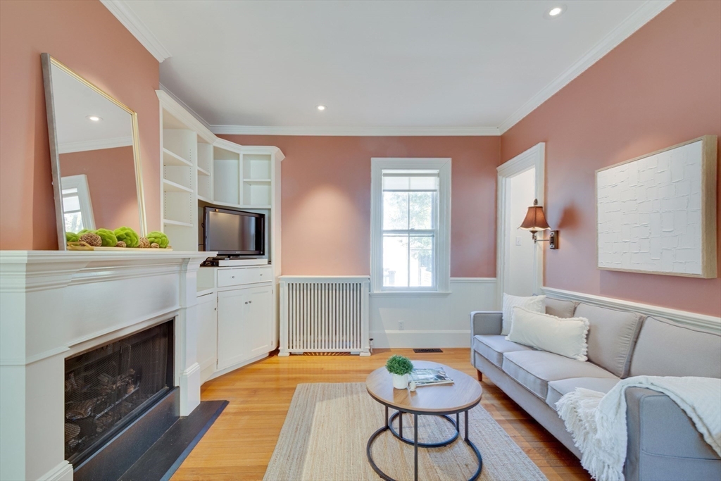 Medfield, Massachusetts 02052, United States, 5 Bedrooms Bedrooms, ,3 BathroomsBathrooms,Residential,Pending,102107