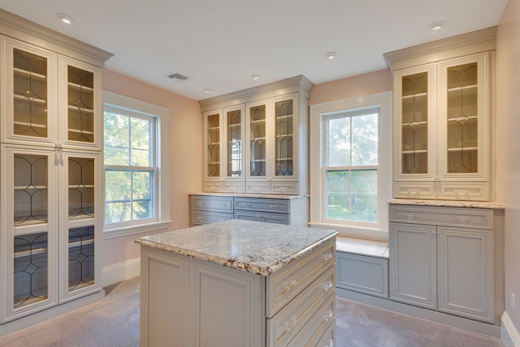 Medfield, Massachusetts 02052, United States, 5 Bedrooms Bedrooms, ,3 BathroomsBathrooms,Residential,Pending,102107