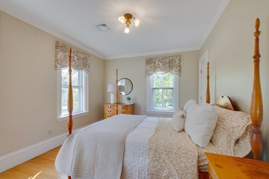 Medfield, Massachusetts 02052, United States, 5 Bedrooms Bedrooms, ,3 BathroomsBathrooms,Residential,Pending,102107