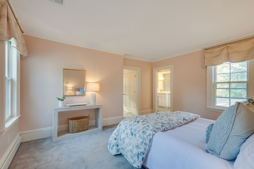 Medfield, Massachusetts 02052, United States, 5 Bedrooms Bedrooms, ,3 BathroomsBathrooms,Residential,Pending,102107